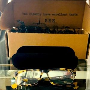 SEE- Unisex Eye glasses with clear lenses. case, pre-moistened towelette, cloth.